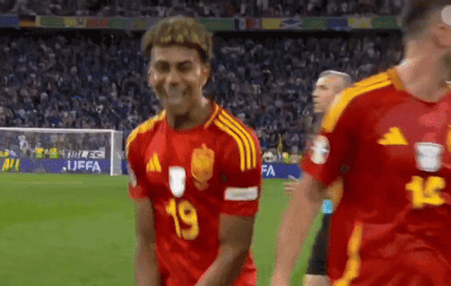 Lamine-Yamal (1).gif